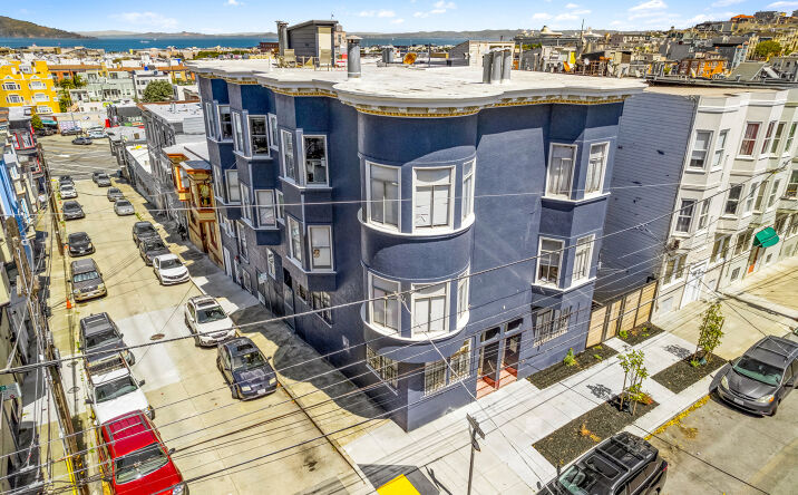 Pictures of Multifamily property located at 840 Greenwich Street, San Francisco, CA 94133 for sales - image #1