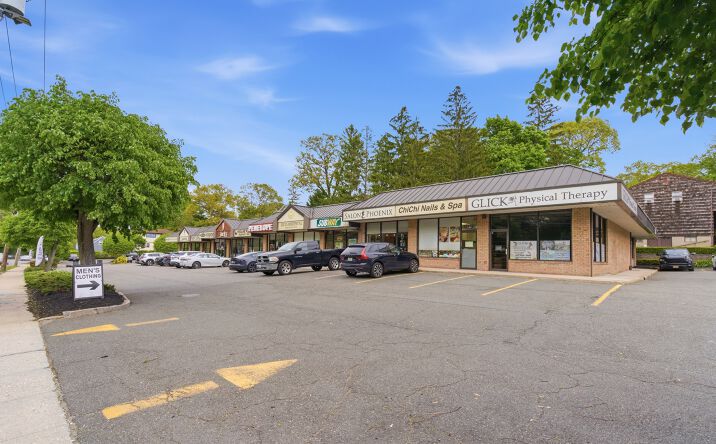 Pictures of Retail property located at 444 W JERICHO TPKE, HUNTINGTON, NY 11743 for sales - image #1