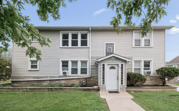 Pictures of Multifamily property located at 607 Walnut Street, Lemont, IL 60439 for sales - image #1