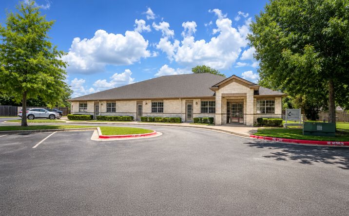 Pictures of Office property located at 207 Elmhurst Drive, Kyle, TX 78640 for sales - image #1