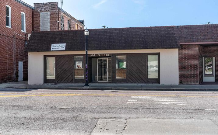 Pictures of Office property located at 104 W MAIN Street, Benton, IL 62812 for sales - image #1