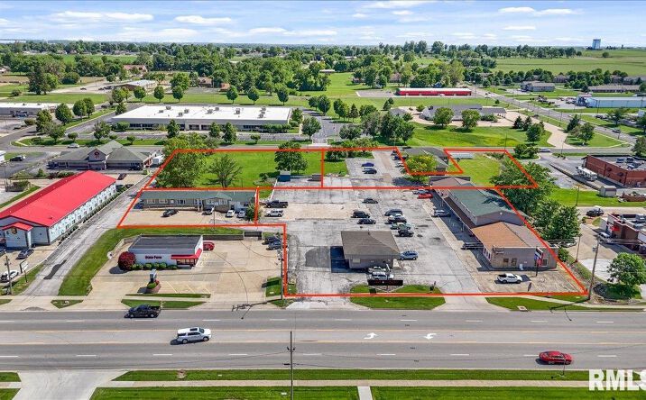 Pictures of Business for Sale, Office, Retail property located at 1111 W MORTON Avenue, Jacksonville, IL 62650 for sales - image #1