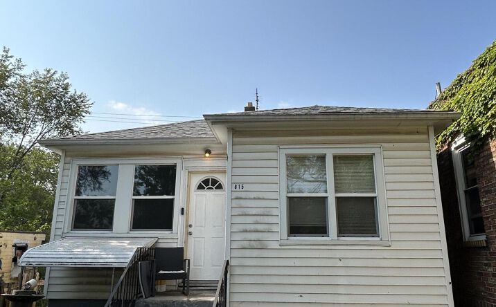 Pictures of Multifamily property located at 815 W 25th Avenue, Gary, IN 46407 for sales - image #1