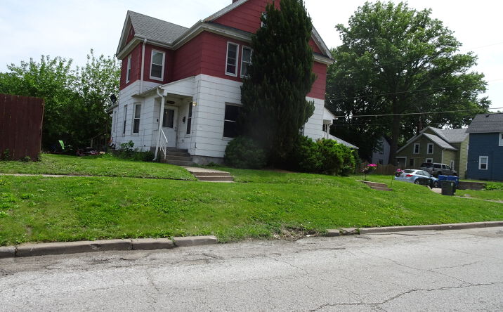Pictures of Multifamily property located at 1619-1621 Gaines Street, Davenport, IA 52804 for sales - image #1