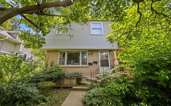 Pictures of Multifamily property located at 2490 Green Bay Road, Highland Park, IL 60035 for sales - image #1