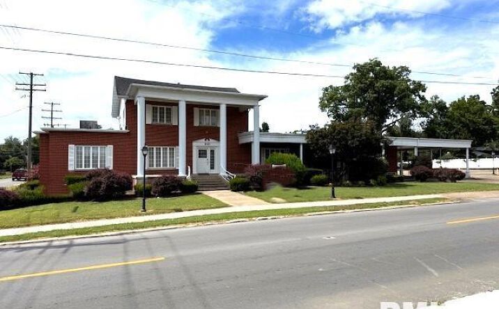 Pictures of Office, Retail property located at 800 N MARKET Street, Marion, IL 62959 for sales - image #1