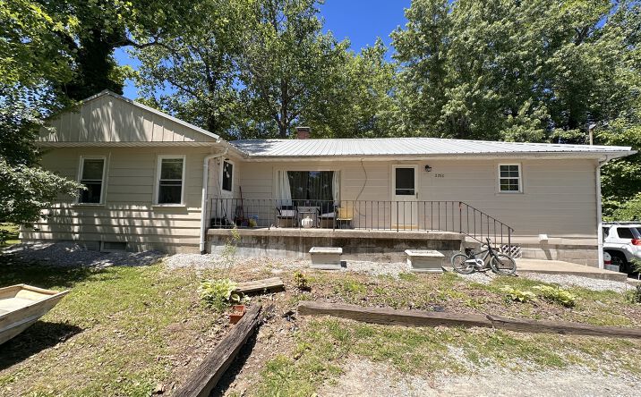 Pictures of Multifamily property located at 2280 S Illinois Avenue, Carbondale, IL 62901 for sales - image #1