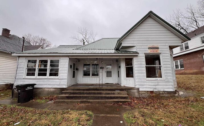 406 S UNIVERSITY Avenue, Carbondale