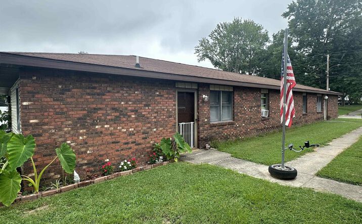 2202 S Illinois Avenue 1 & 2, Murphysboro