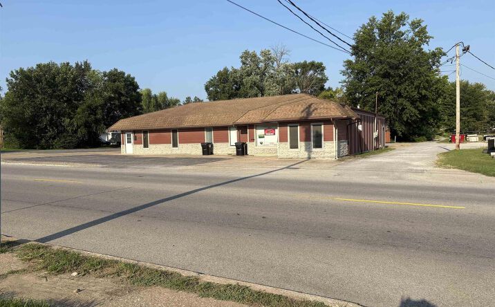 Pictures of Office, Retail property located at 308 S COURT Street, Marion, IL 62959 for sales - image #1