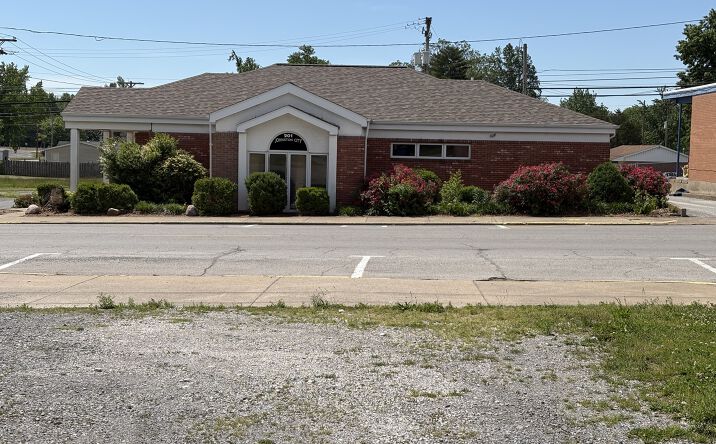 Pictures of Office property located at 201 W Broadway Boulevard, Johnston City, IL 62951 for sales - image #1