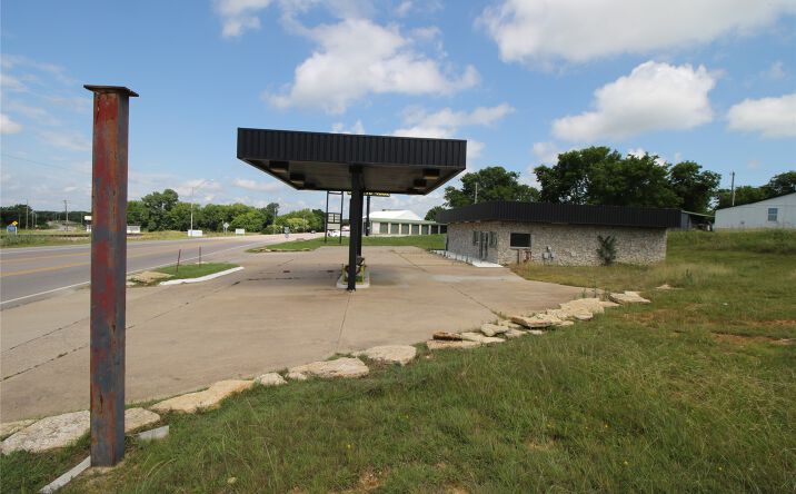 Pictures of Mixed Use, Special Purpose, Retail, Industrial property located at 400 Highway 70 W, Kingston, OK 73439 for sales - image #1