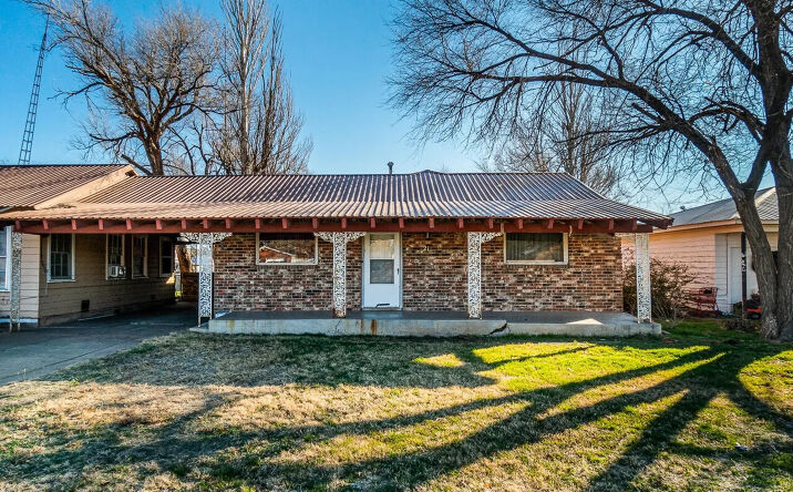 Pictures of Multifamily property located at 210 N Floyd Ave, Tulia, TX 79088 for sales - image #1