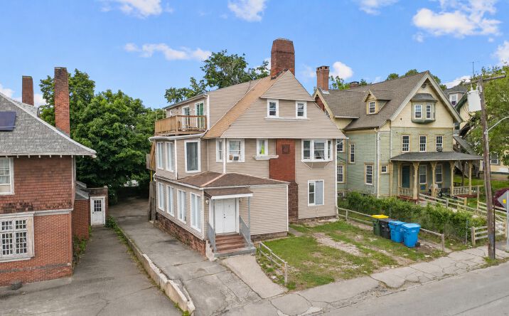 Pictures of Multifamily property located at 135 PROSPECT ST, WATERBURY, CT 06710 for sales - image #1