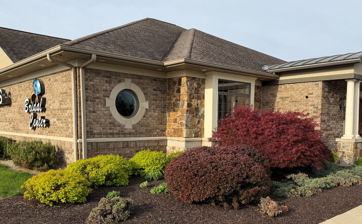 Pictures of Retail property located at 7814 Carnegie Blvd, Fort Wayne, IN 46804 for sales - image #1
