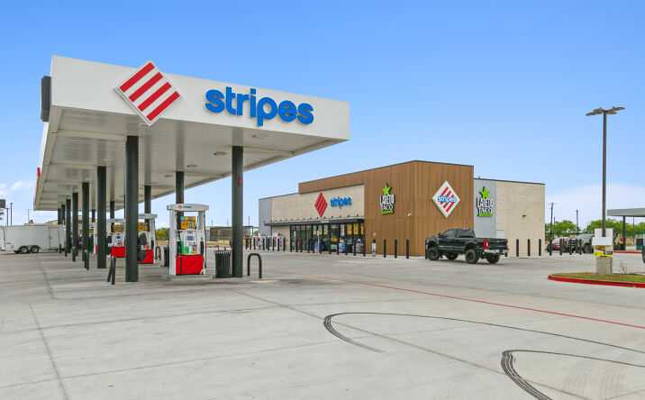 Pictures of Retail property located at 2000 US-77, KINGSVILLE, TX 78363 for sales - image #1