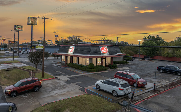 Pictures of Retail property located at 2133 TEXOMA PKWY, SHERMAN, TX 75090 for sales - image #1