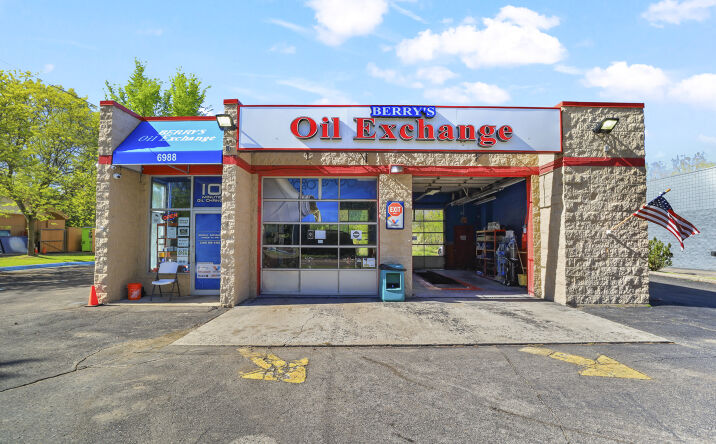 Pictures of Business for Sale property located at 6988 Cooley Lake Rd, Waterford, MI 48327 for sales - image #1
