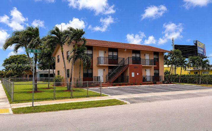 Pictures of Multifamily property located at 1896 SW 41st Ave, Fort Lauderdale, FL 33317 for sales - image #1