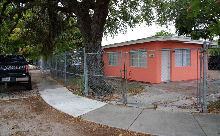Pictures of Multifamily property located at 3401 NW 15th St, Miami, FL 33125 for sales - image #1
