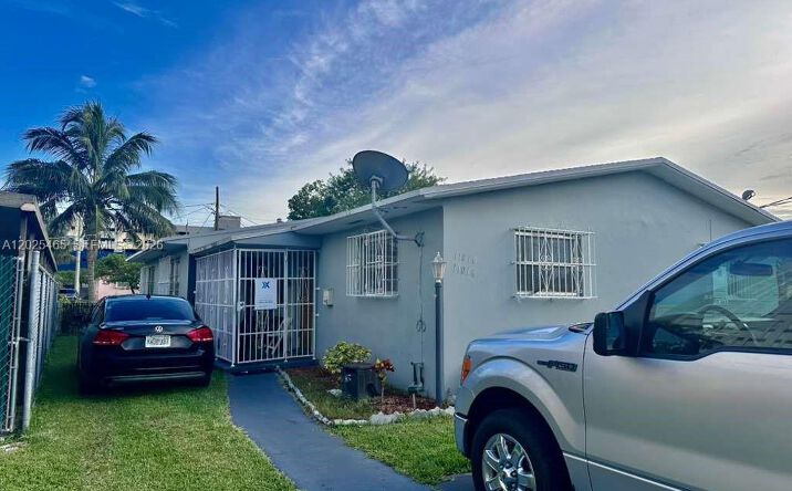 Pictures of Multifamily property located at 11016 SW 7th St, Miami, FL 33174 for sales - image #1