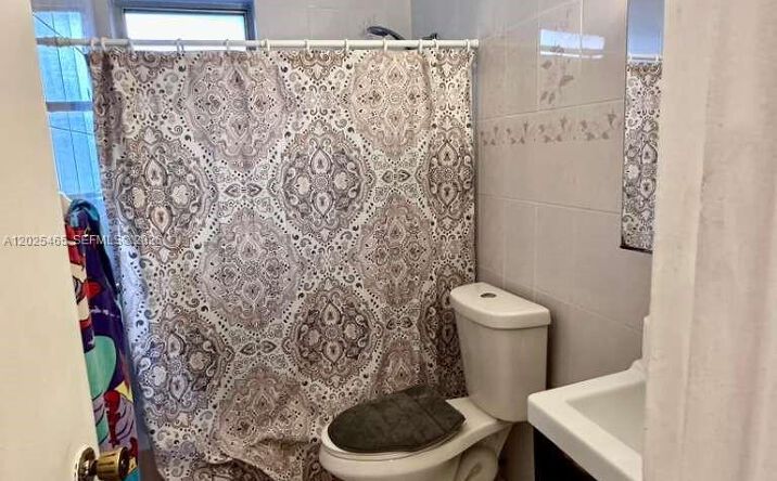 Pictures of Multifamily property located at 11016 SW 7th St, Miami, FL 33174 for sales - image #1