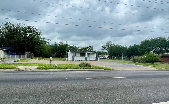 Pictures of Land property located at 1001 S Veterans Boulevard, Edinburg, TX 78539 for sales - image #1