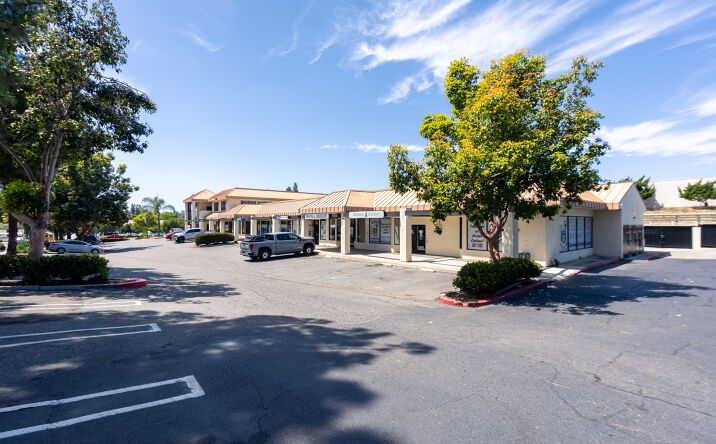Pictures of Retail property located at 1717 Vista Way, Vista, CA 92084 for sales - image #1