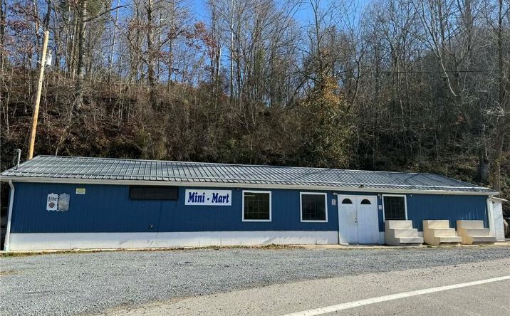 Pictures of Retail property located at 21581 South Calhoun Highway, Orma, WV 25268 for sales - image #1