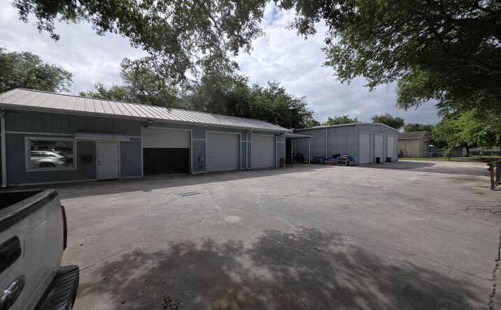 Pictures of Industrial property located at 806 11TH DR SW, VERO BEACH, FL 32962-4434 for sales - image #1