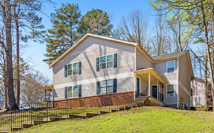 Pictures of Multifamily property located at 563 Briar Hill Court, Riverdale, GA 30274 for sales - image #1
