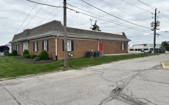 Pictures of Retail, Office property located at 2152 E County Line Rd, Indianapolis, IN 46227-6330 for sales - image #1