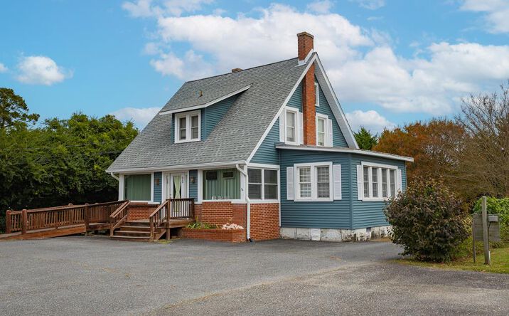 Pictures of Office, Business for Sale property located at 90 N Main Street, KILMARNOCK, VA 22482 for sales - image #1
