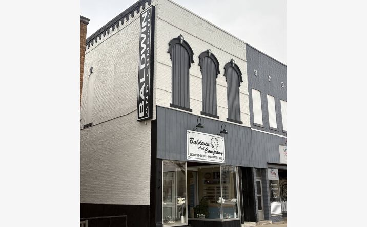 Pictures of Retail, Office, Mixed Use property located at 814 Main Street, Rochester, IN 46975 for sales - image #1