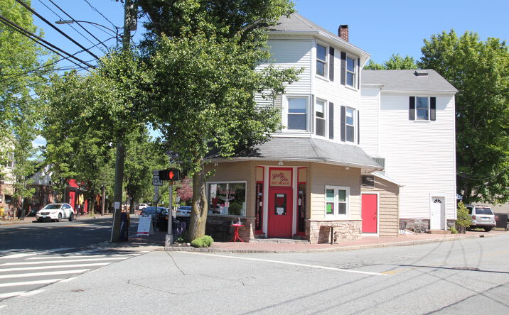 Pictures of Retail, Multifamily property located at 163 MAIN ST, DEEP RIVER, CT 06417-1759 for sales - image #1