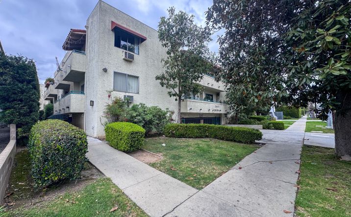 Pictures of Multifamily property located at 2617 S SEPULVEDA BLVD, LOS ANGELES, CA 90064 for sales - image #1
