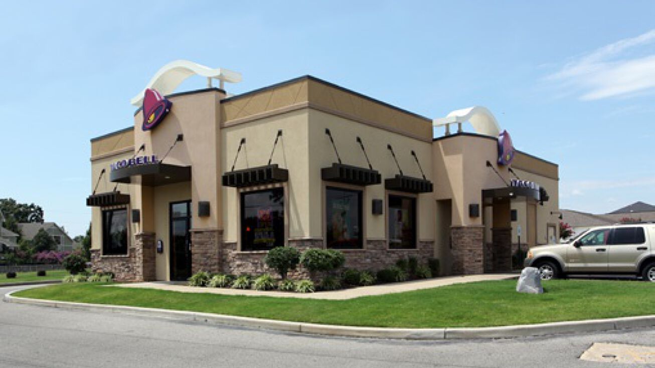 Pictures of Retail property located at 580 Church Rd W, Southaven, MS