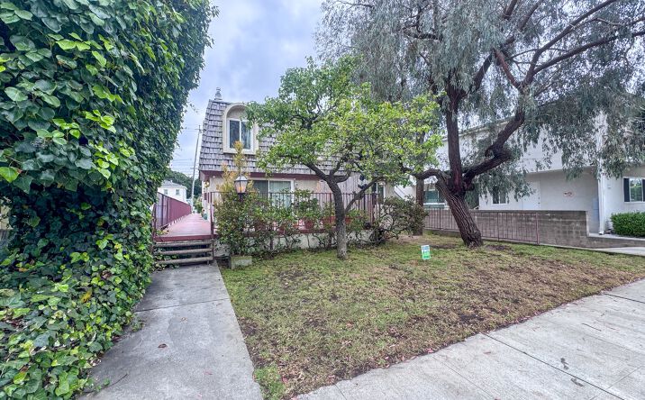 Pictures of Multifamily property located at 2410 OCEAN PARK BLVD, SANTA MONICA, CA 90405 for sales - image #1