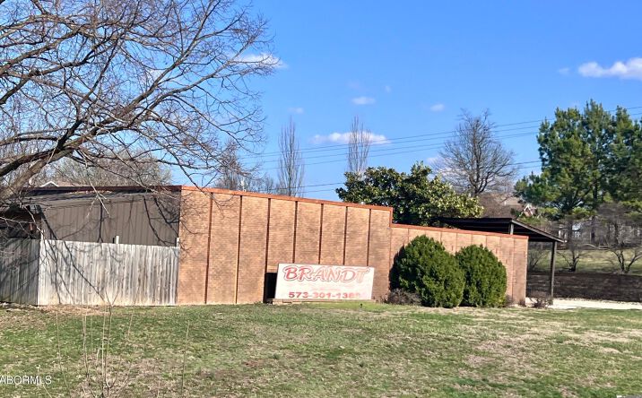 Pictures of Office, Industrial, Mixed Use property located at 1401 East Main Street, Linn, MO 65051 for sales - image #1
