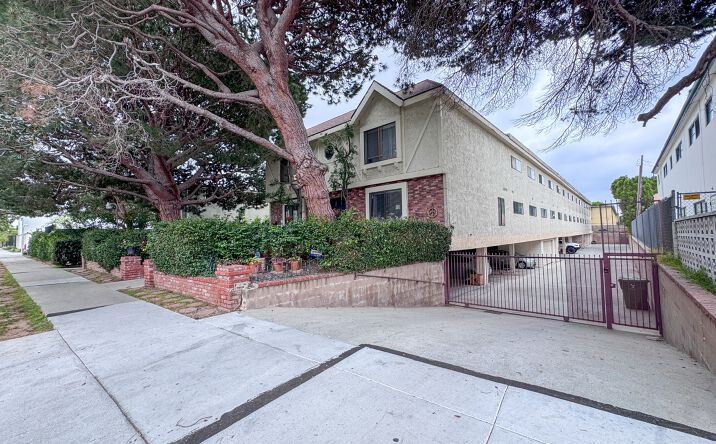 Pictures of Multifamily property located at 2318 16TH ST, SANTA MONICA, CA 90405 for sales - image #1