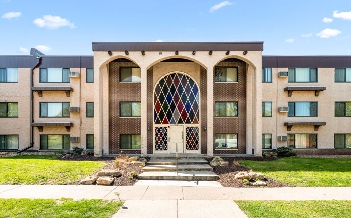 Pictures of Multifamily property located at 1940 Iglehart Avenue, St Paul, MN 55104 for sales - image #1