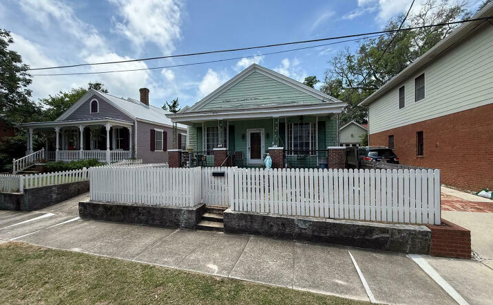 Pictures of Multifamily property located at 109 S Florida Blanca St, Pensacola, FL 32502 for sales - image #1