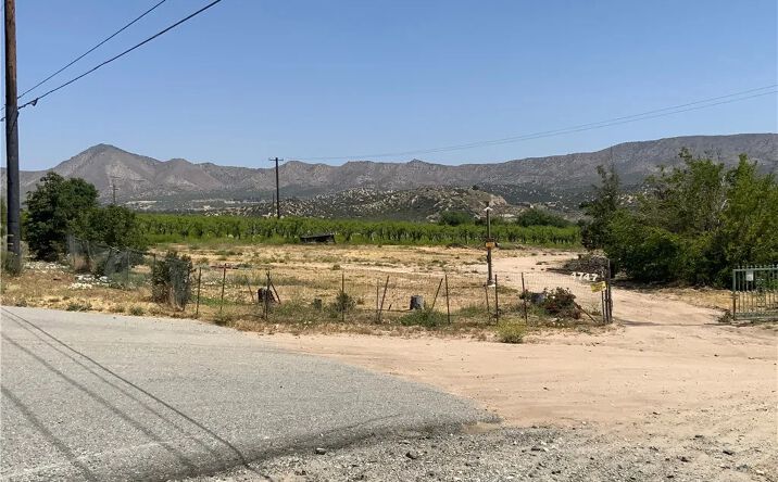 Pictures of Land property located at 4747 Us Highway 138, Phelan, CA 92371 for sales - image #1