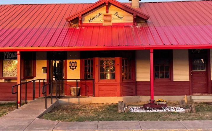 Pictures of Retail property located at 130 North Maxwell Avenue, Tulia, TX 79088 for sales - image #1