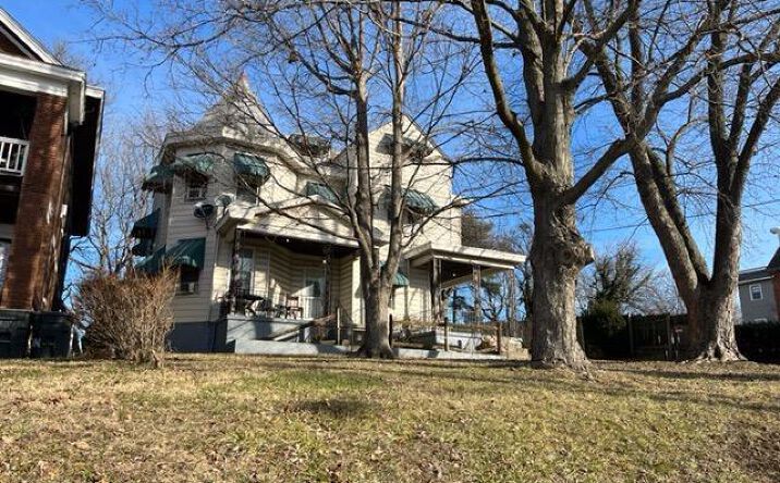 Lawn Avenue, Norwood