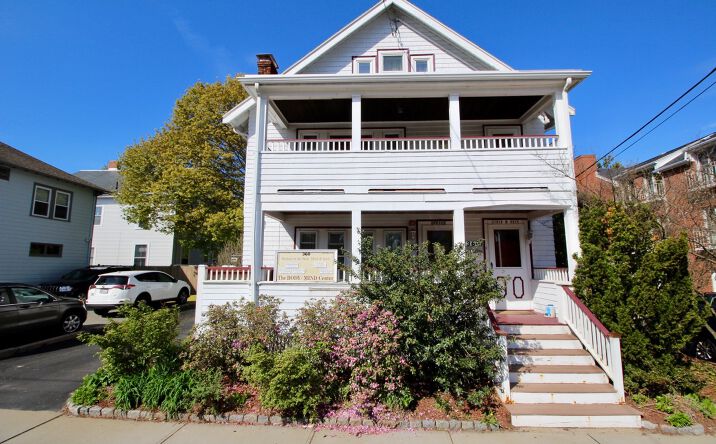Pictures of Mixed Use property located at 360 Massachusetts Ave, Arlington, MA 02474 for comps - image #1