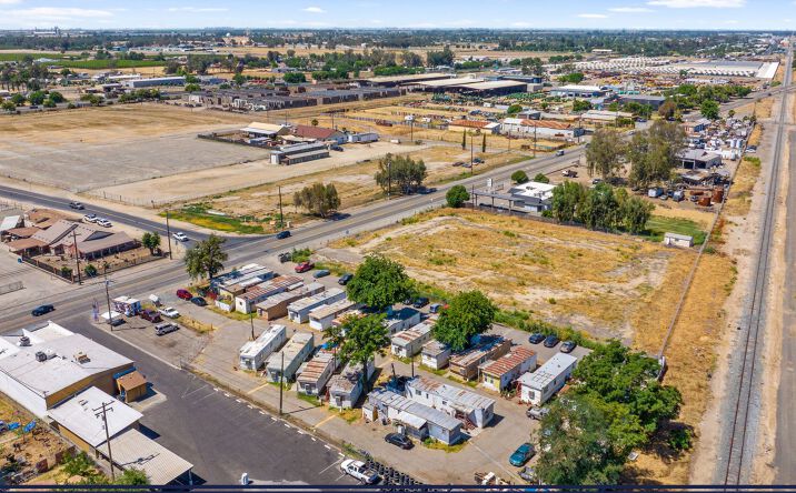 Pictures of Mobile Home Park property located at 9000 Lacey Blvd, Hanford, CA 93230 for sales - image #1