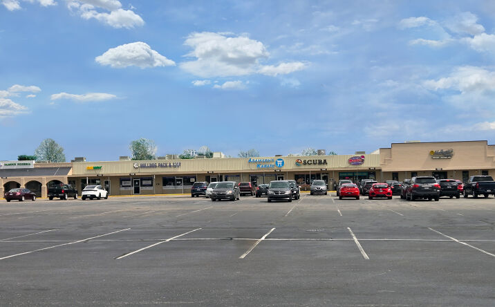 Pictures of Retail property located at 1000-1044 E. Main Street, Brownsburg, IN 46112 for sales - image #1