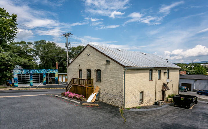 image of property at 129 W WOLFE ST Harrisonburg VA 22802-3814