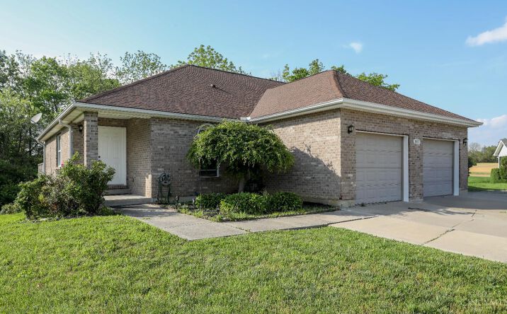 Tamarack Court, Lebanon